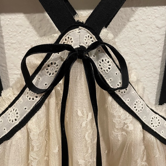 Free People- Lace and velvet detail top , Size XS - Picture 3 of 10